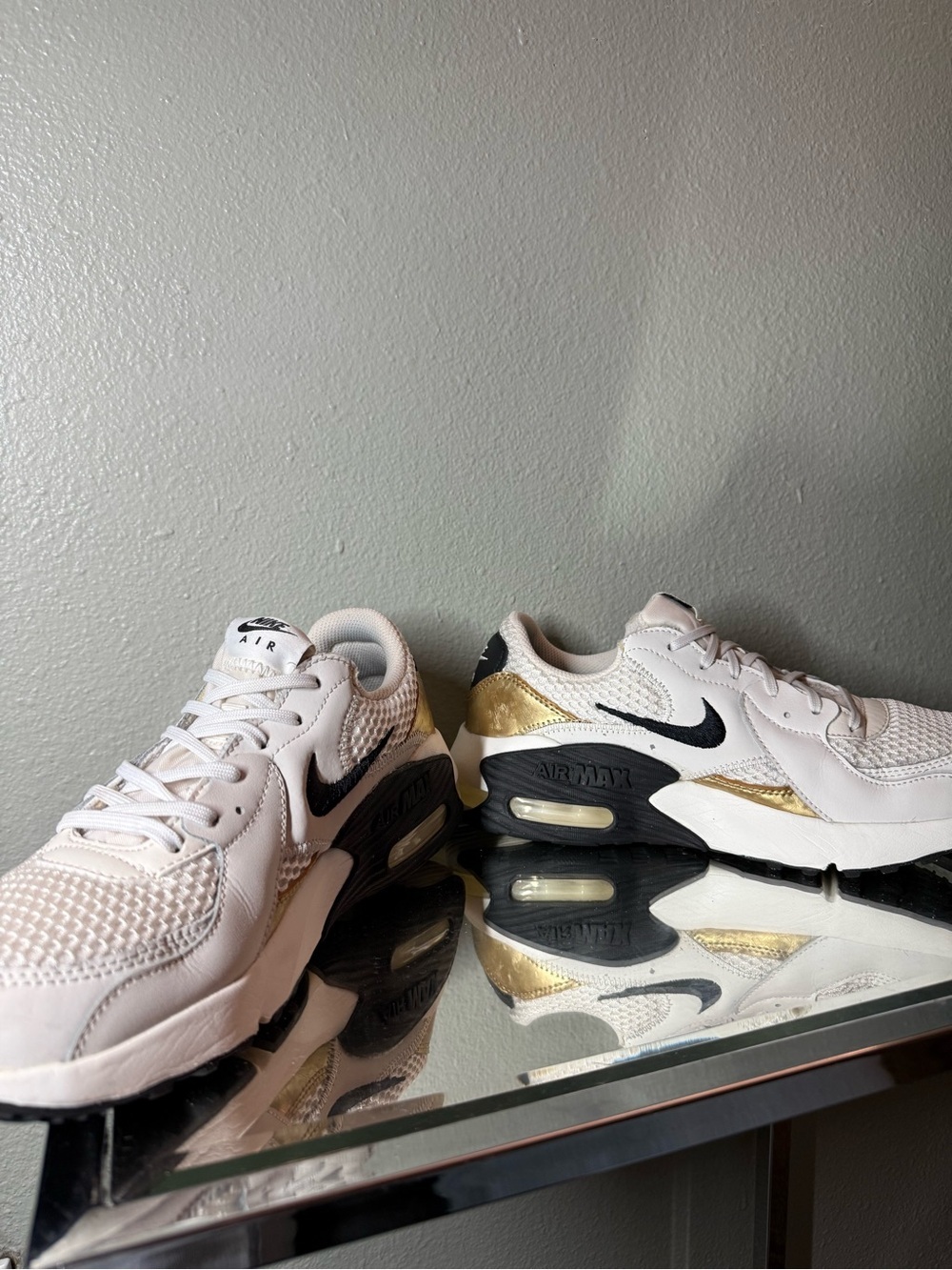 Nike Air Max Excee Women’s Size 8 White Black Metallic Gold Sneakers - Picture 3 of 10